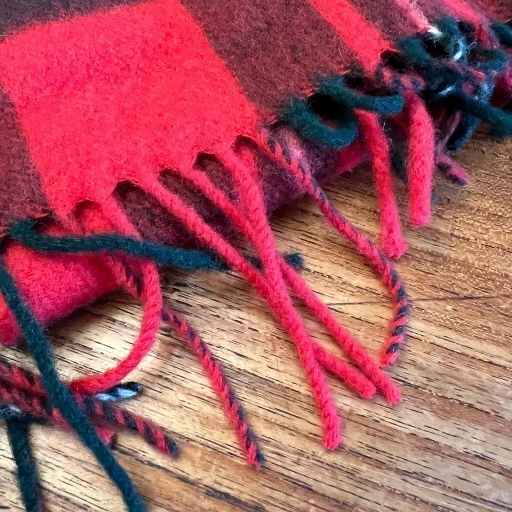 Vintage Highland Tweeds Lambswool The Feel of Scotland Plaid Scarf